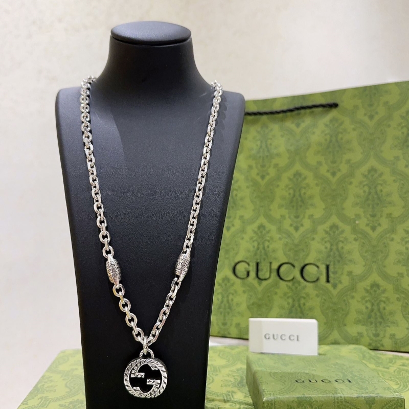 G*u*i necklaces